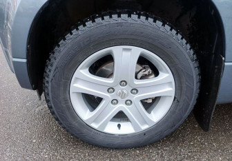 Подержанный автомобиль Suzuki Grand Vitara 2005 года (10 фото)