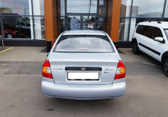 Подержанный автомобиль Hyundai Accent Sedan 2008 года (6 фото)