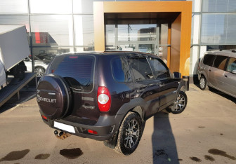 Подержанный автомобиль Chevrolet Niva 2011 года (5 фото)