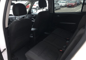 Подержанный автомобиль Opel Zafira Compactvan 2015 года (10 фото)