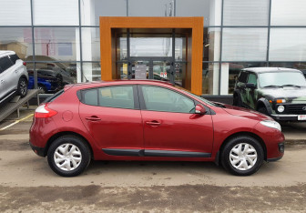 Подержанный автомобиль Renault Megane Hatchback 2014 года (4 фото)