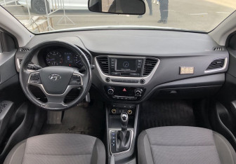 Подержанный автомобиль Hyundai Solaris Sedan 2017 года (10 фото)