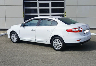 Подержанный автомобиль Renault Fluence 2013 года (7 фото)