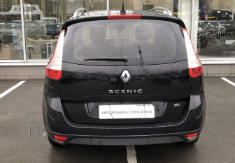 Подержанный автомобиль Renault Scenic 2013 года (6 фото)