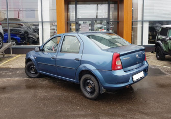 Подержанный автомобиль Renault Logan Sedan 2011 года (7 фото)