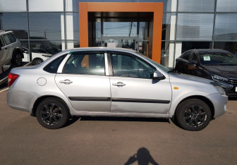 Подержанный автомобиль LADA (ВАЗ) Granta Sedan 2014 года (4 фото)