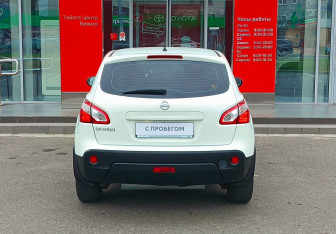 Подержанный автомобиль Nissan Qashqai 2012 года (6 фото)