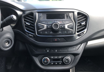 Подержанный автомобиль LADA (ВАЗ) Vesta Sedan 2017 года (14 фото)