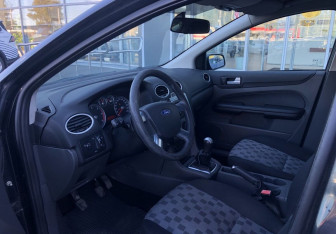 Подержанный автомобиль Ford Focus Hatchback 2008 года (9 фото)