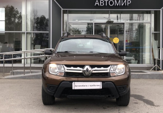 Подержанный автомобиль Renault Duster 2015 года (2 фото)