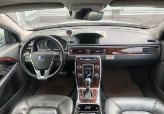 Подержанный автомобиль Volvo XC70 2014 года (10 фото)