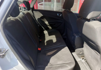 Подержанный автомобиль Ford Fiesta Sedan 2016 года (14 фото)