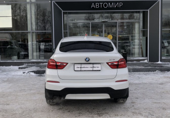 Подержанный автомобиль BMW X4 2016 года (6 фото)