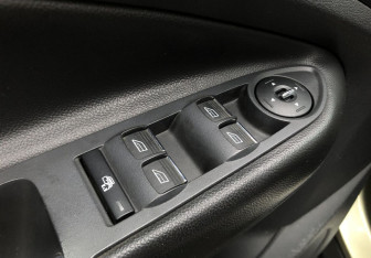 Подержанный автомобиль Ford Kuga 2014 года (13 фото)