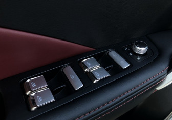 Подержанный автомобиль Geely Coolray 2022 года (13 фото)