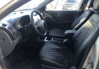 Подержанный автомобиль Hyundai Elantra Sedan 2006 года (9 фото)