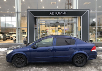 Подержанный автомобиль Opel Astra Sedan 2008 года (8 фото)