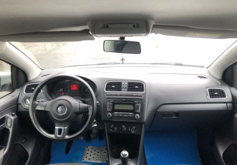 Подержанный автомобиль Volkswagen Polo Sedan 2011 года (10 фото)
