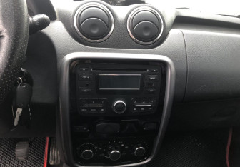 Подержанный автомобиль Renault Duster 2012 года (14 фото)