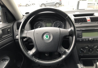 Подержанный автомобиль Skoda Octavia Liftback 2007 года (13 фото)