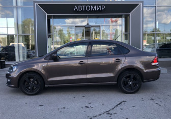 Подержанный автомобиль Volkswagen Polo Sedan 2015 года (8 фото)