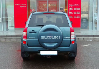 Подержанный автомобиль Suzuki Grand Vitara 2005 года (6 фото)