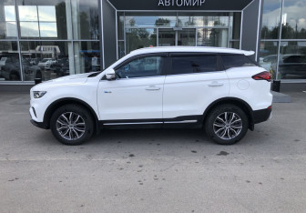 Подержанный автомобиль Geely Atlas Pro 2022 года (8 фото)