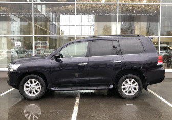Подержанный автомобиль Toyota Land Cruiser Suv 2020 года (8 фото)