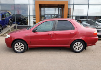 Подержанный автомобиль Fiat Albea 2007 года (8 фото)