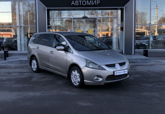 Подержанный автомобиль Mitsubishi Grandis 2006 года (3 фото)