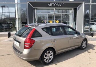 Подержанный автомобиль Kia Ceed Wagon 2010 года (5 фото)