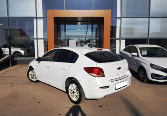 Подержанный автомобиль Chevrolet Cruze Hatchback 2012 года (7 фото)