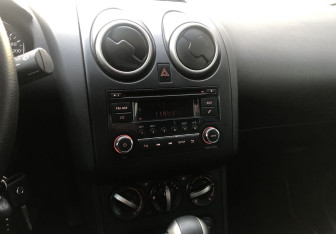 Подержанный автомобиль Nissan Qashqai 2013 года (15 фото)