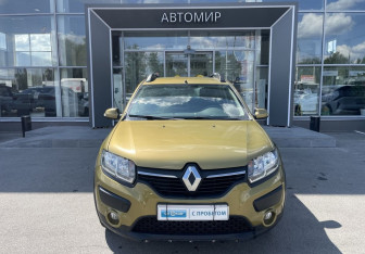 Подержанный автомобиль Renault Sandero 2015 года (2 фото)