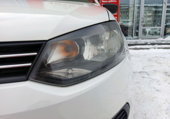 Подержанный автомобиль Volkswagen Polo Sedan 2011 года (9 фото)