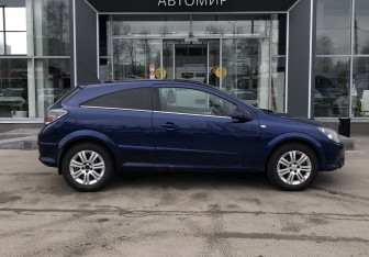 Подержанный автомобиль Opel Astra Hatchback 2008 года (4 фото)