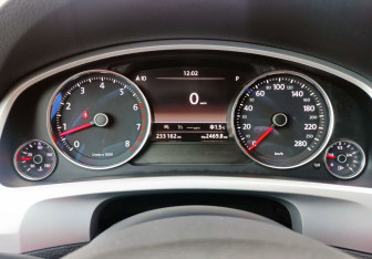 Подержанный автомобиль Volkswagen Touareg 2017 года (13 фото)