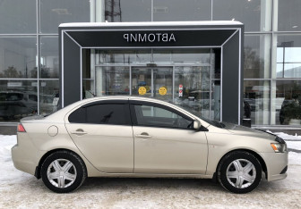 Подержанный автомобиль Mitsubishi Lancer Sedan 2011 года (4 фото)
