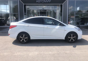 Подержанный автомобиль Hyundai Solaris Sedan 2012 года (4 фото)