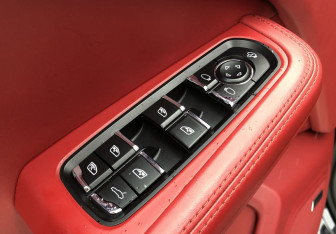 Подержанный автомобиль Porsche Macan 2014 года (15 фото)