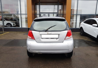 Подержанный автомобиль Chevrolet Aveo Hatchback 2006 года (6 фото)