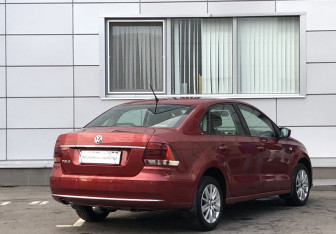 Подержанный автомобиль Volkswagen Polo Sedan 2015 года (5 фото)