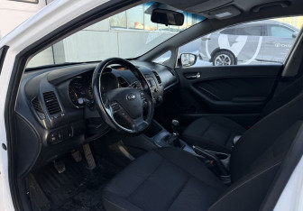 Подержанный автомобиль Kia Cerato Sedan 2015 года (9 фото)