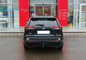 Подержанный автомобиль Toyota RAV4 2020 года (6 фото)