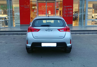 Подержанный автомобиль Toyota Auris Hatchback 2013 года (6 фото)