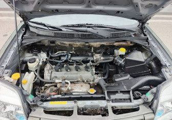 Подержанный автомобиль Nissan X-Trail 2004 года (11 фото)