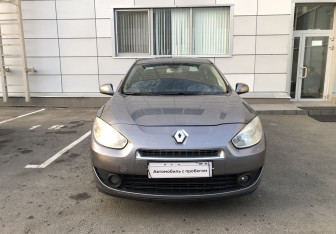 Подержанный автомобиль Renault Fluence 2011 года (2 фото)