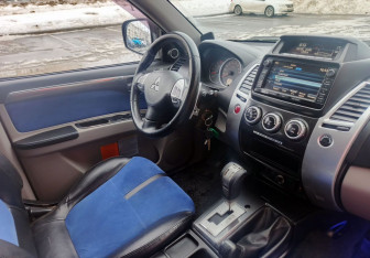Подержанный автомобиль Mitsubishi Pajero Sport 2014 года (14 фото)