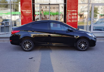 Подержанный автомобиль Hyundai Solaris Sedan 2013 года (4 фото)