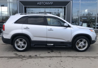 Подержанный автомобиль Kia Sorento 2011 года (4 фото)